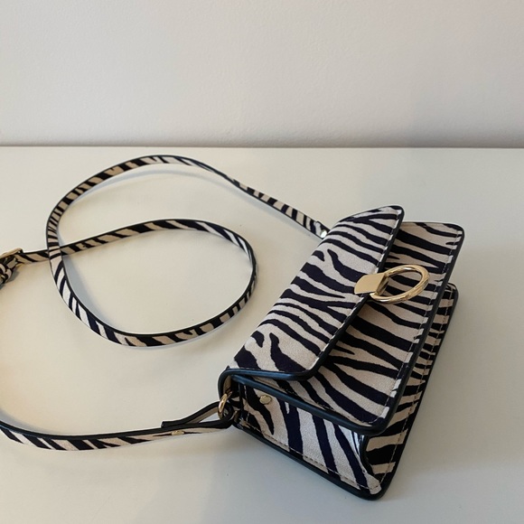 MINI ZEBRA CROSSBODY BAG H&M - Picture 6 of 6